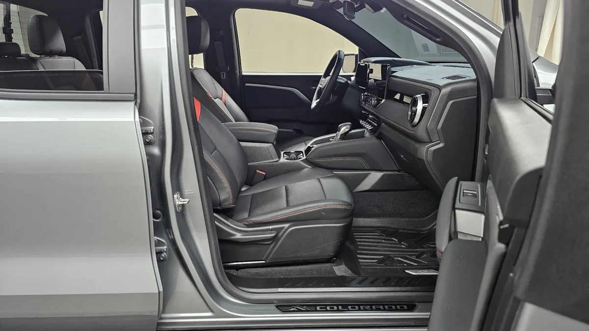Chevrolet (GM Korea) Colorado interior detail