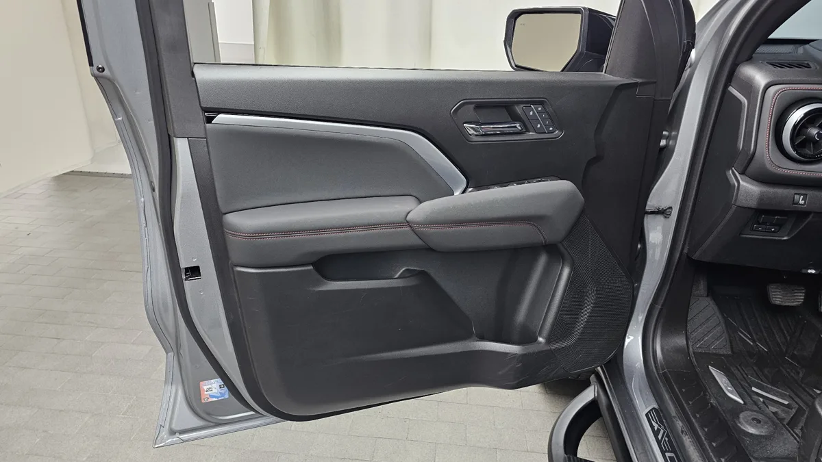 Chevrolet (GM Korea) Colorado interior detail