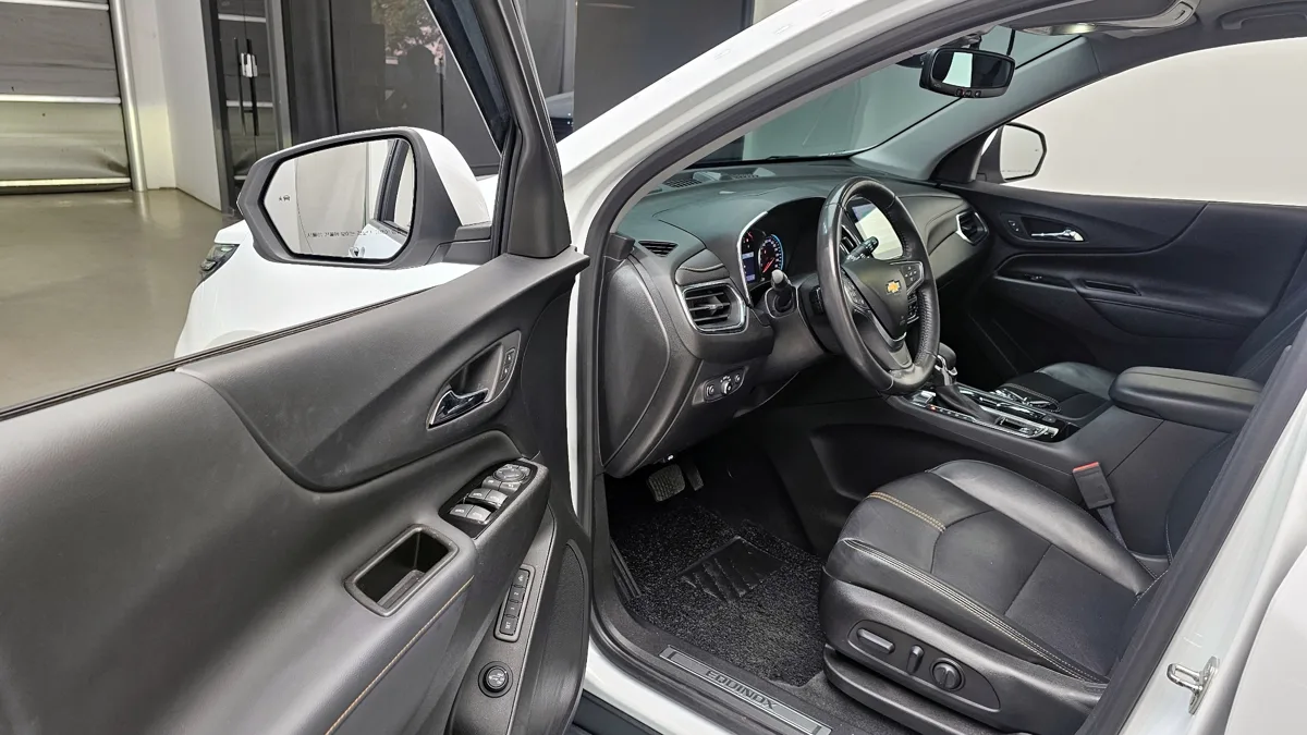 Chevrolet (GM Korea) Equinox interior detail