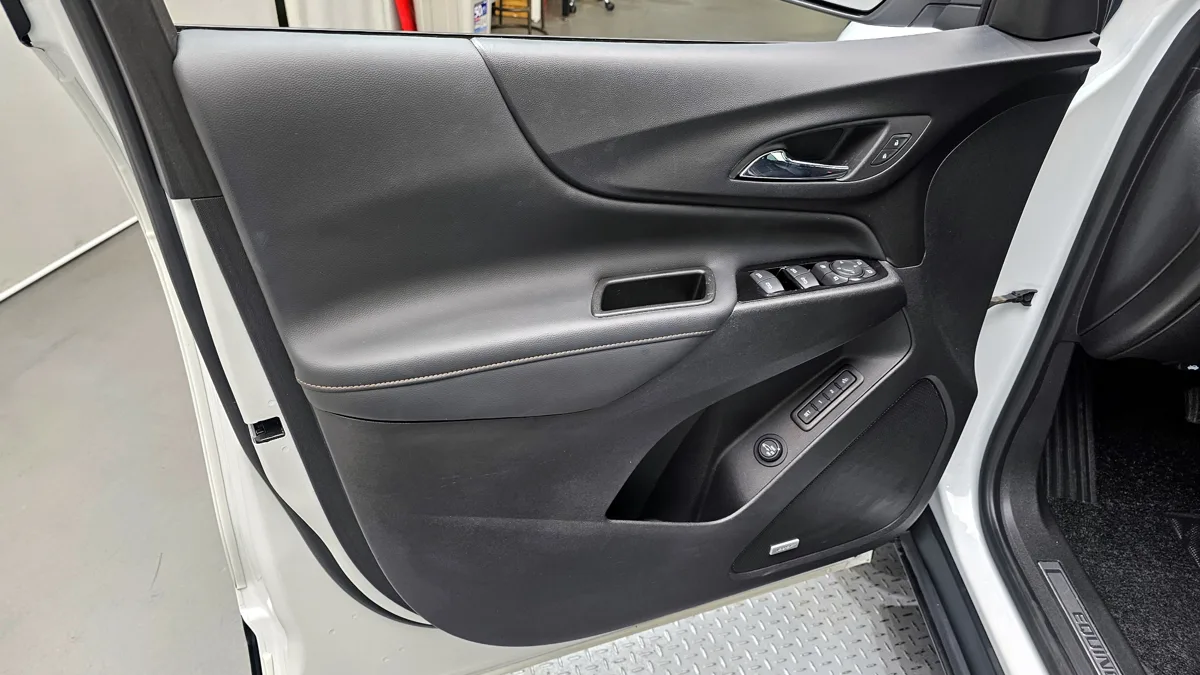 Chevrolet (GM Korea) Equinox interior detail
