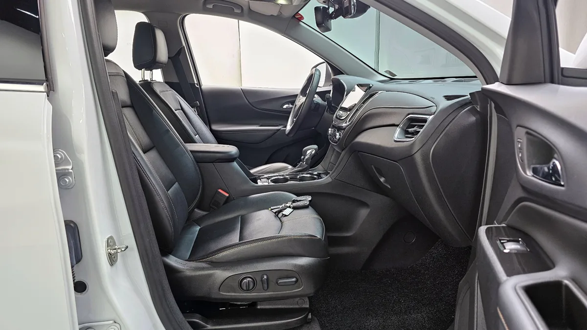 Chevrolet (GM Korea) Equinox interior detail