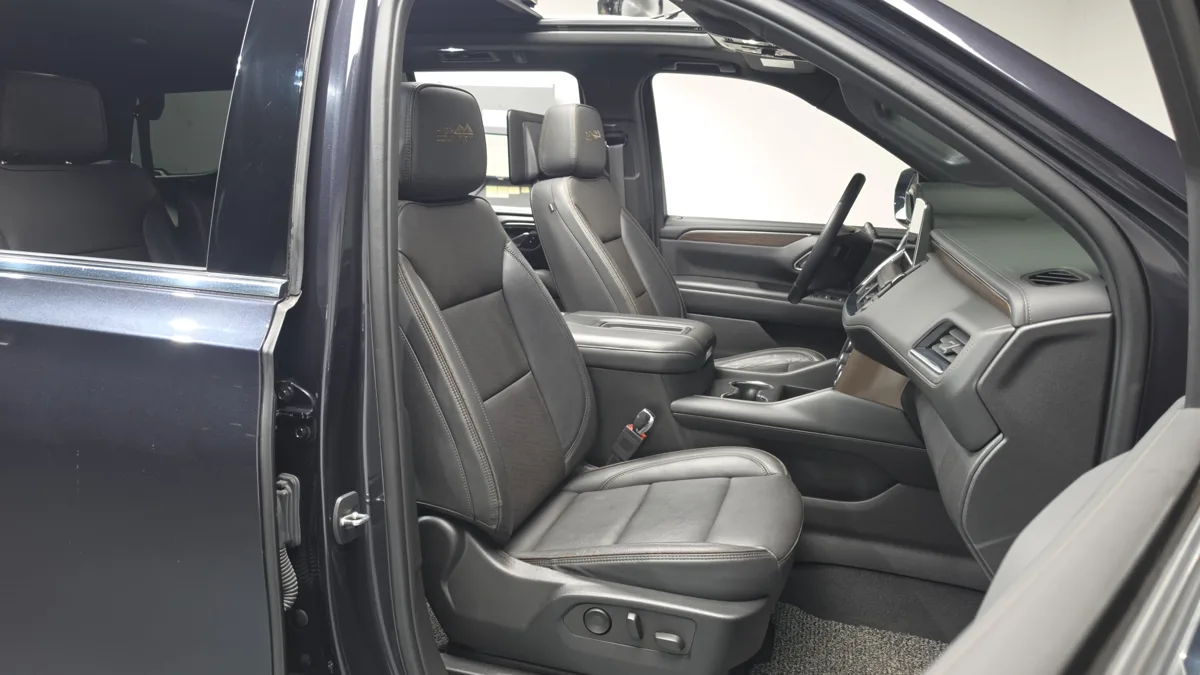 Chevrolet (GM Korea) Tahoe interior detail