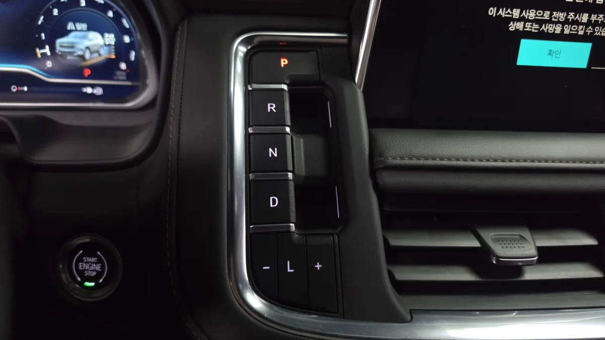 Chevrolet (GM Korea) Tahoe interior detail