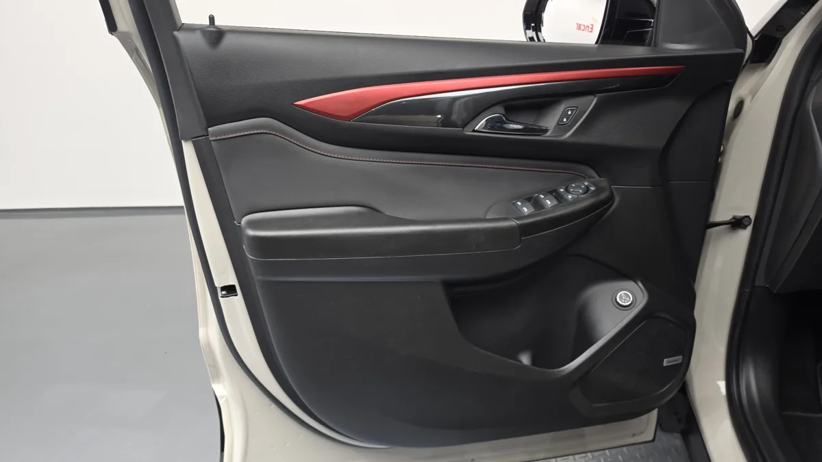 Chevrolet (GM Korea) Trailblazer interior detail