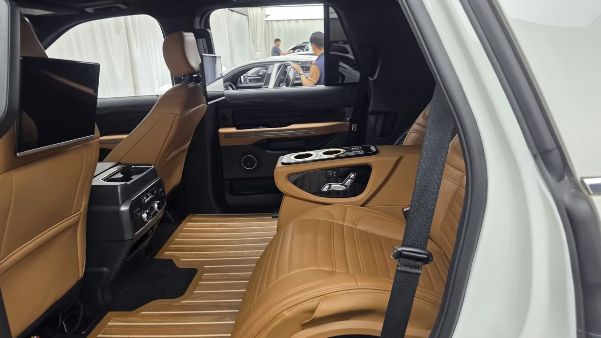 Ford Expedition interior detail