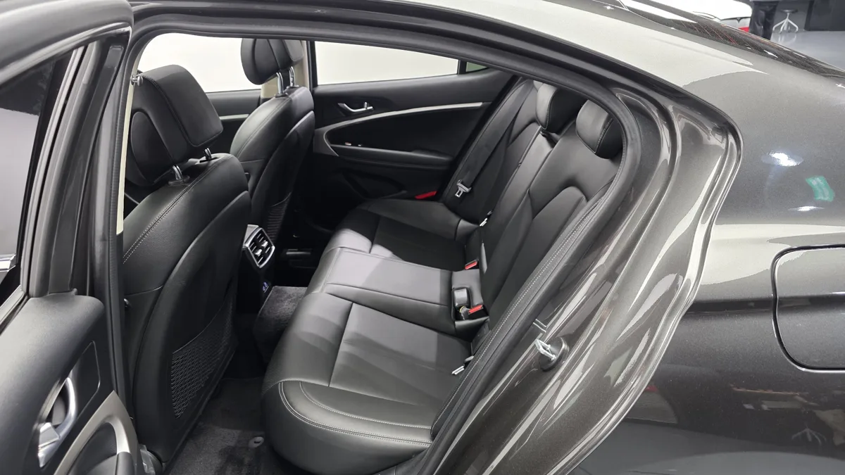Genesis G70 interior detail