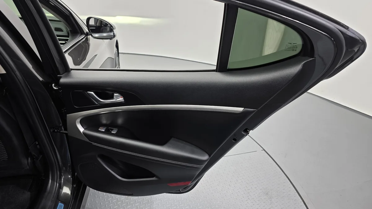 Genesis G70 interior detail