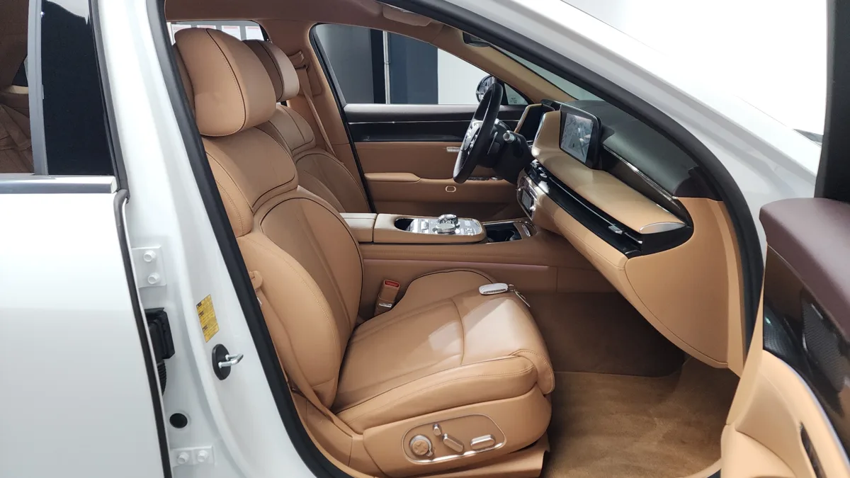 Genesis G90 interior detail