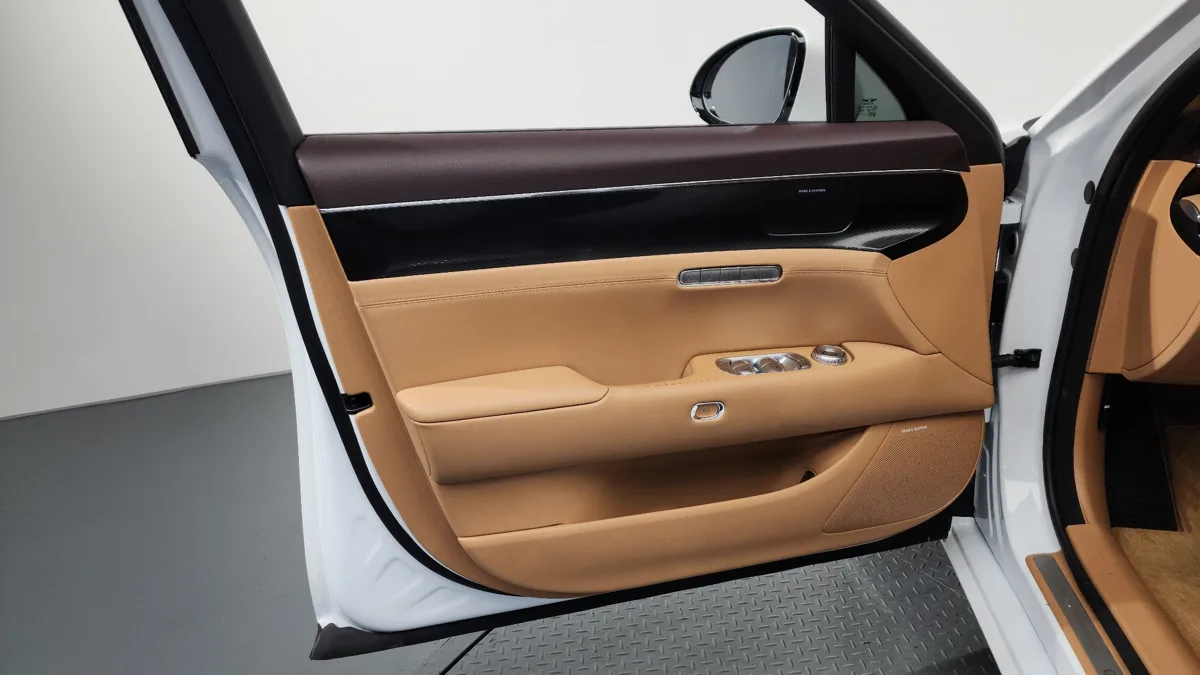 Genesis G90 interior detail