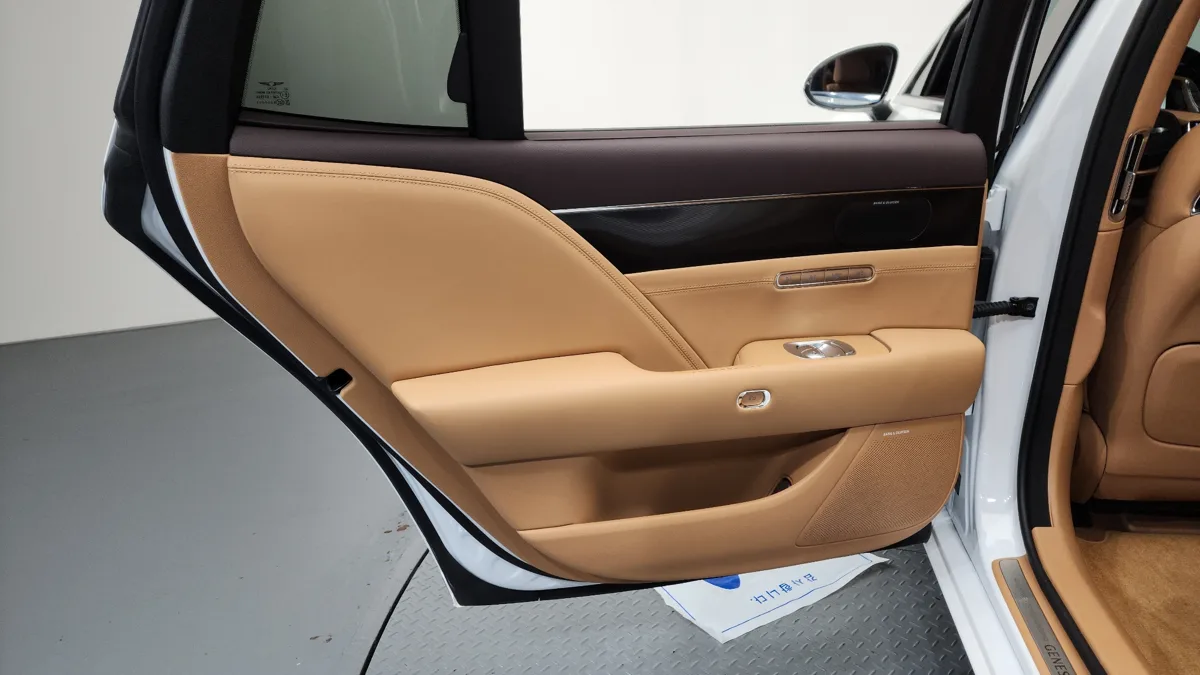 Genesis G90 interior detail