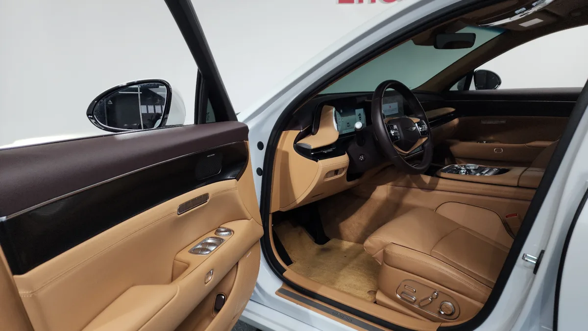 Genesis G90 interior detail