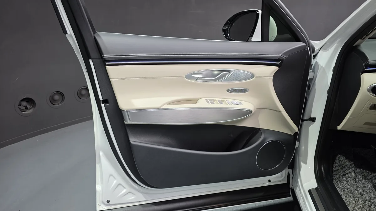 Genesis GV70 interior detail