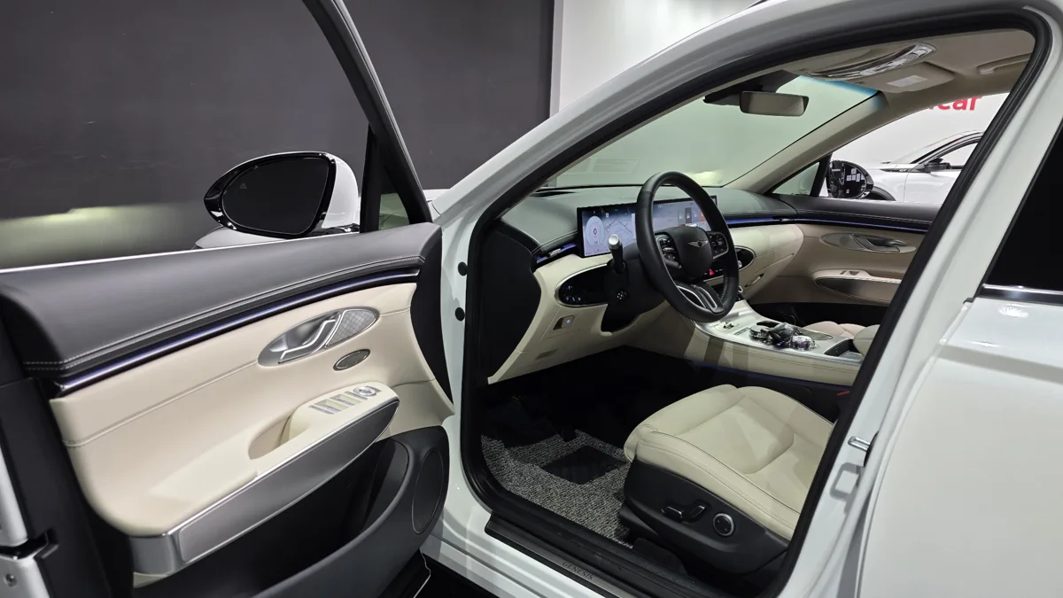 Genesis GV70 interior detail