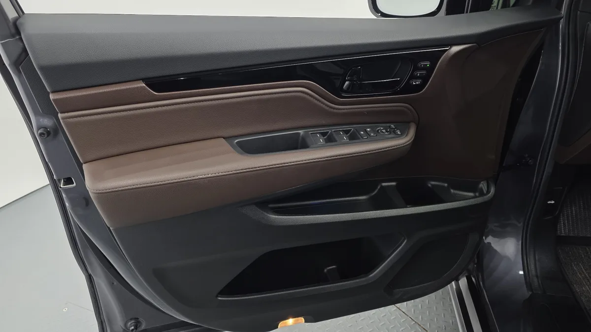 Honda Odyssey interior detail