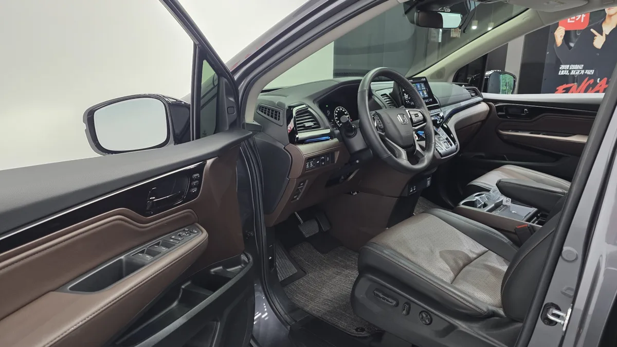 Honda Odyssey interior detail