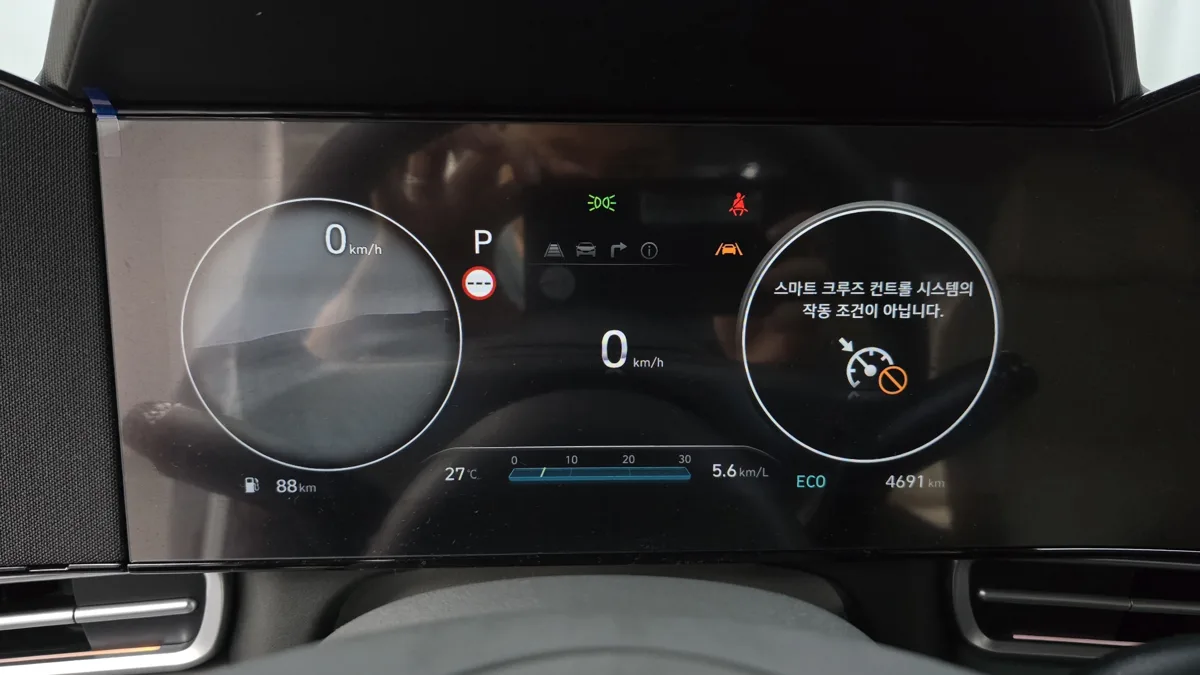 Hyundai Elantra (Avante) interior detail