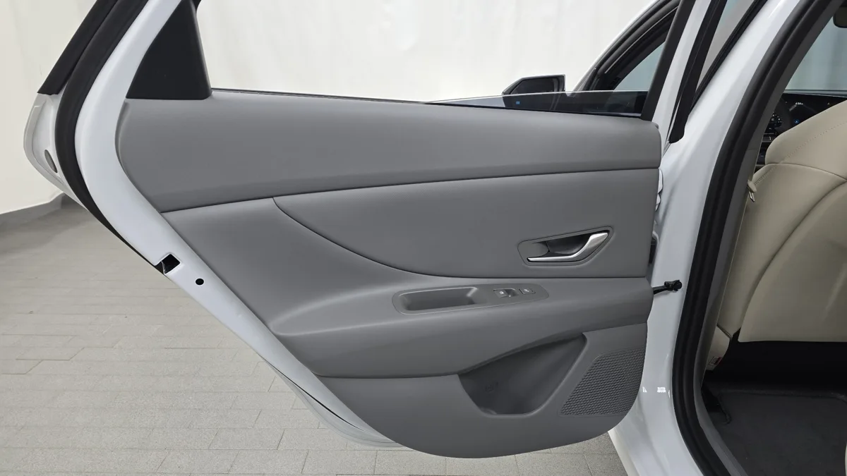 Hyundai Elantra (Avante) interior detail