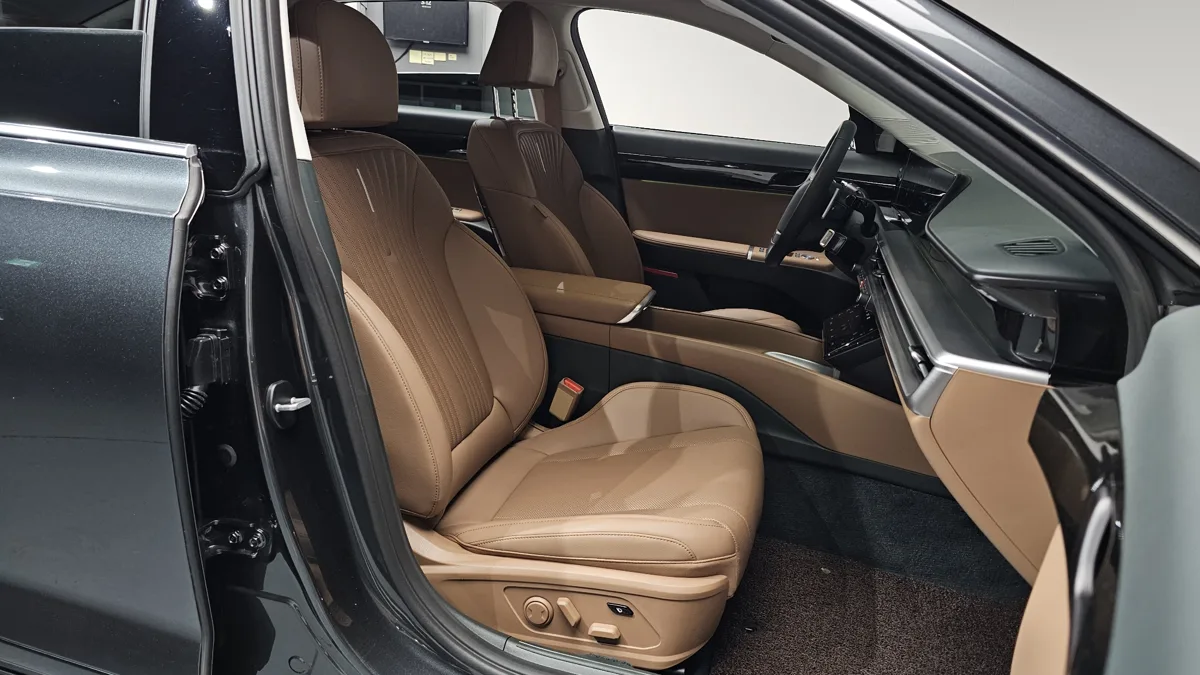 Hyundai Grandeur interior detail