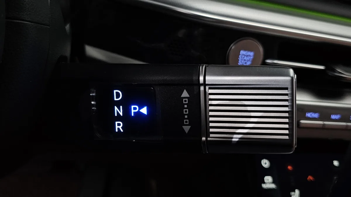 Hyundai Grandeur interior detail