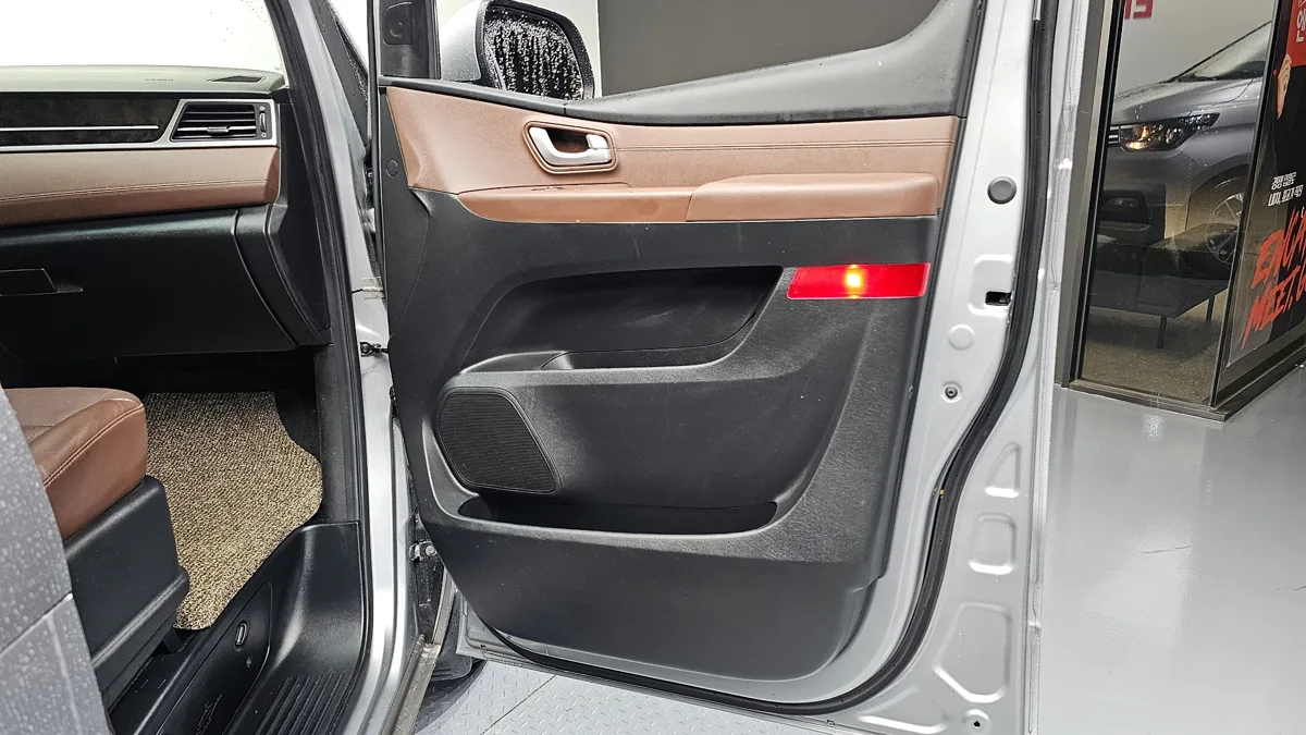 Hyundai H-1 (Starex) interior detail
