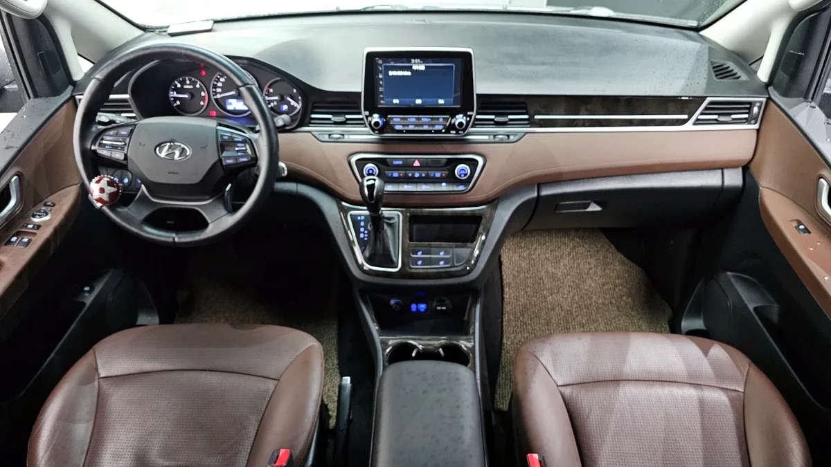 Hyundai H-1 (Starex) interior detail