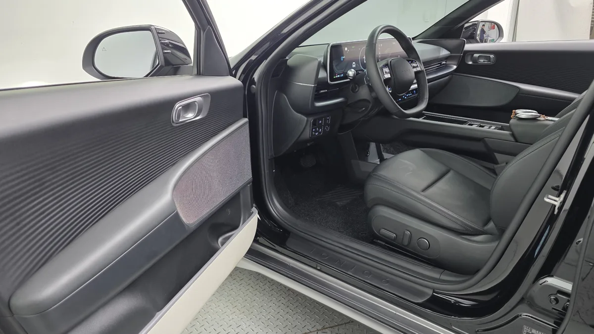 Hyundai Ioniq 6 interior detail