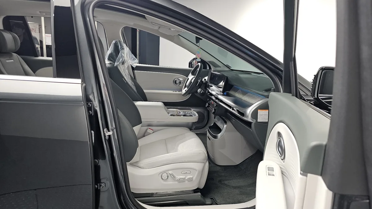 Hyundai Ioniq 9 interior detail