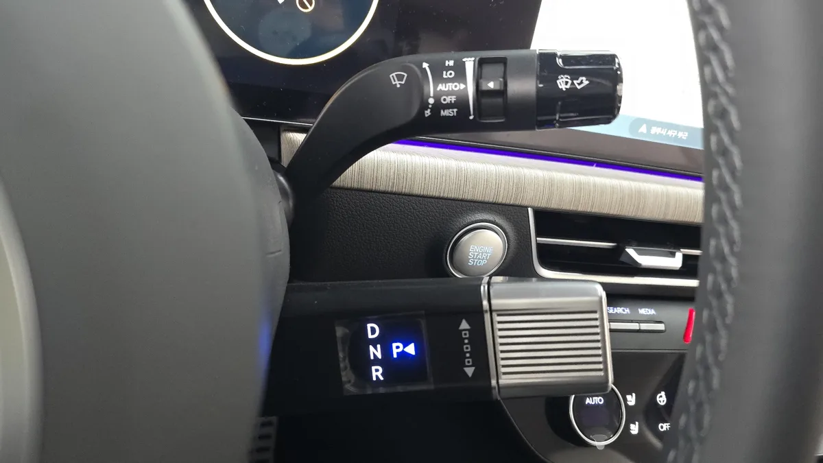 Hyundai Sonata interior detail