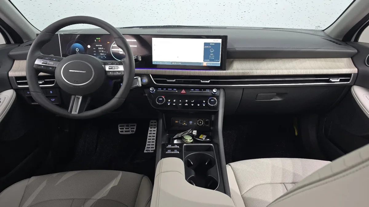 Hyundai Sonata interior detail