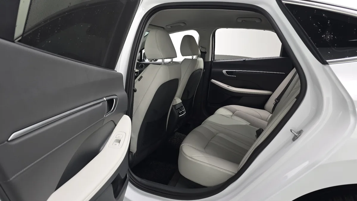 Hyundai Sonata interior detail