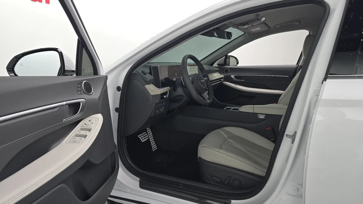 Hyundai Sonata interior detail