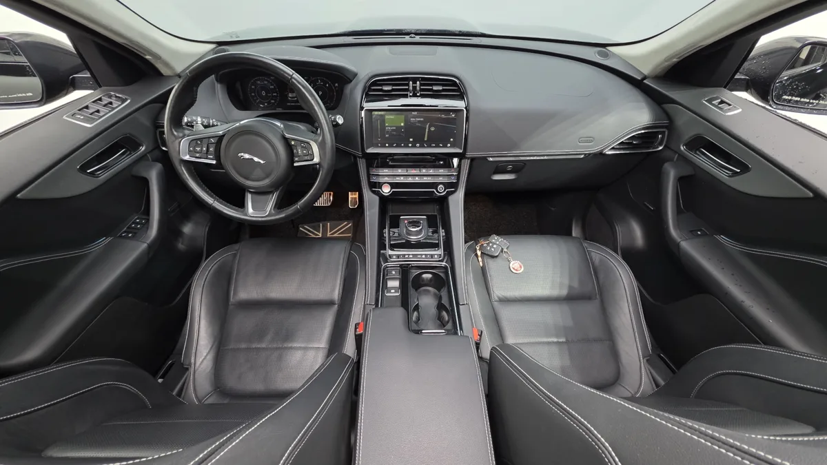 Jaguar F-PACE interior detail