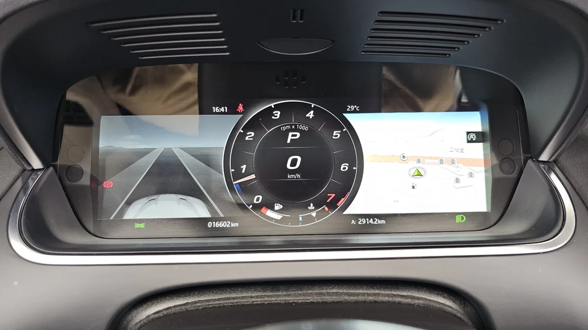 Jaguar F-TYPE interior detail