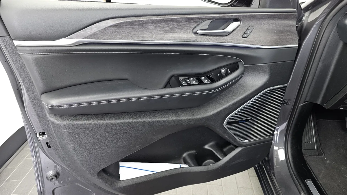 Jeep Cherokee interior detail