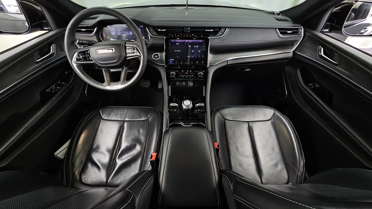 Jeep Cherokee interior detail