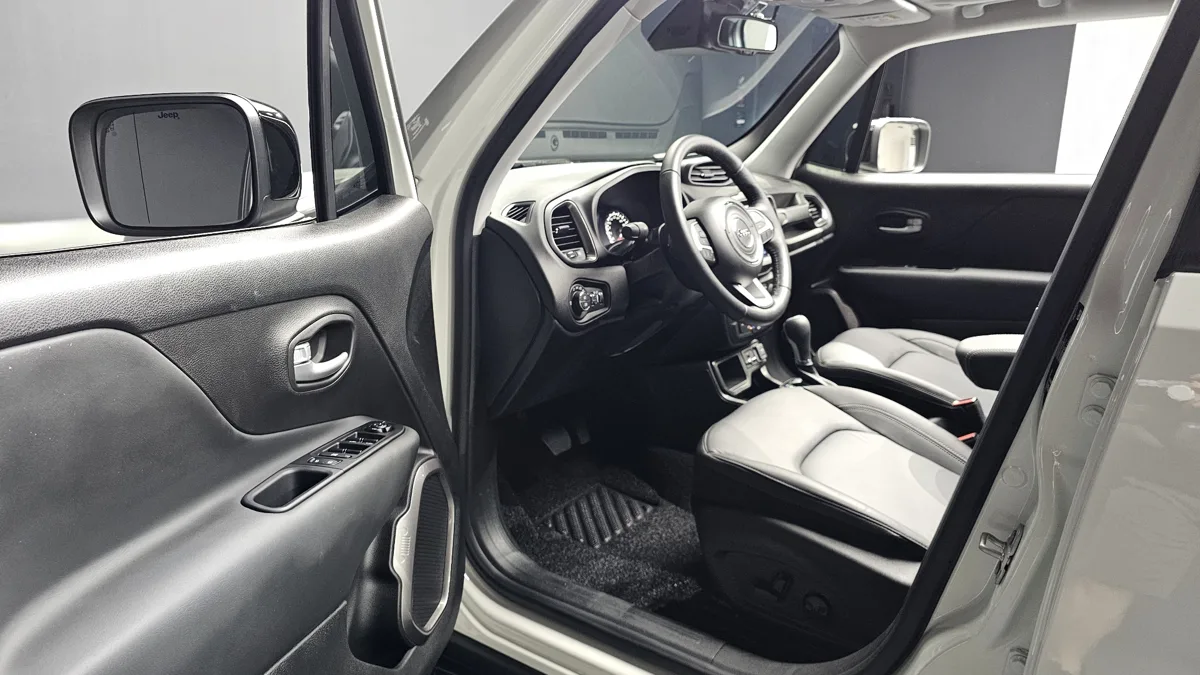 Jeep Renegade interior detail