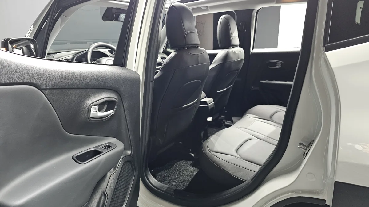 Jeep Renegade interior detail