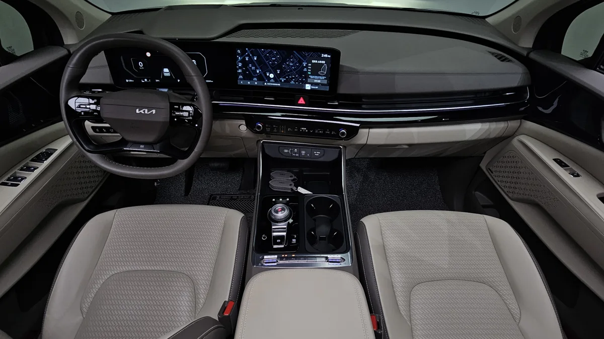 Kia Carnival interior detail