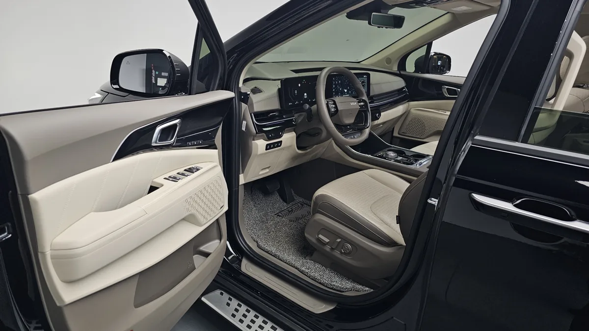 Kia Carnival interior detail