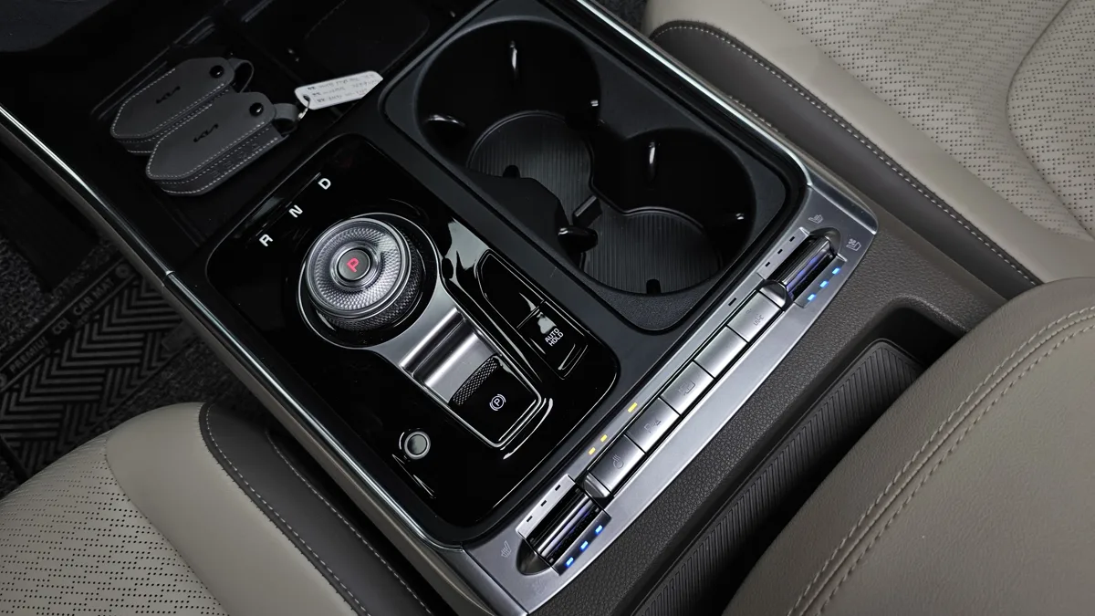 Kia Carnival interior detail