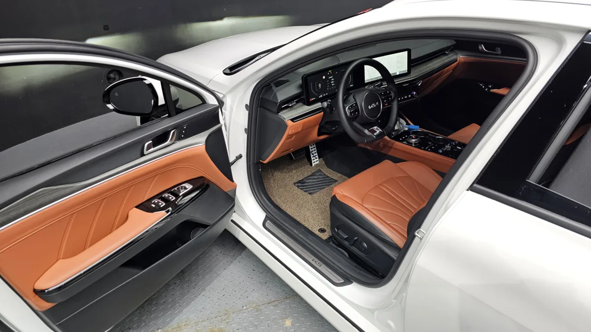 Kia K5 interior detail