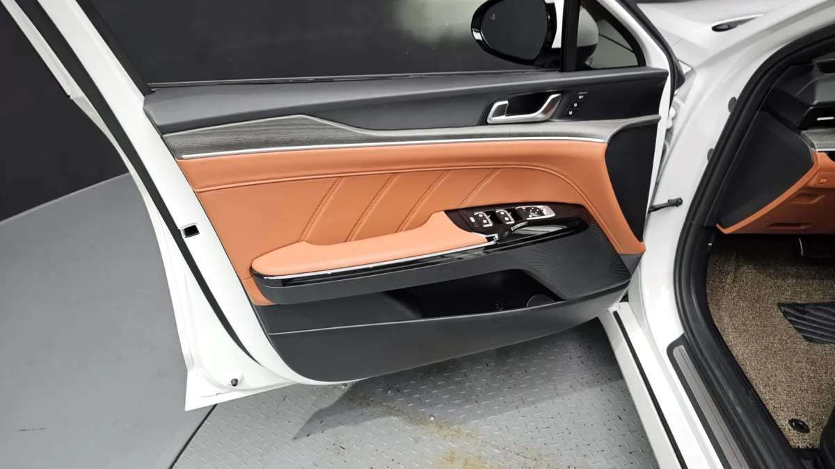 Kia K5 interior detail
