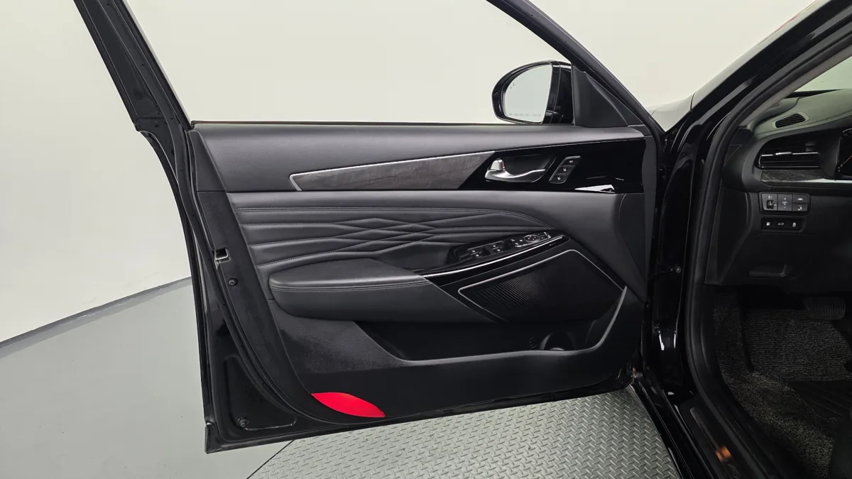 Kia K7 interior detail