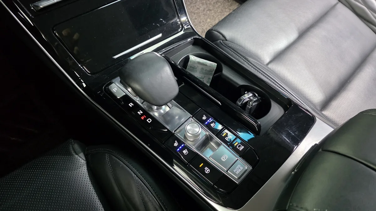 Kia K7 interior detail