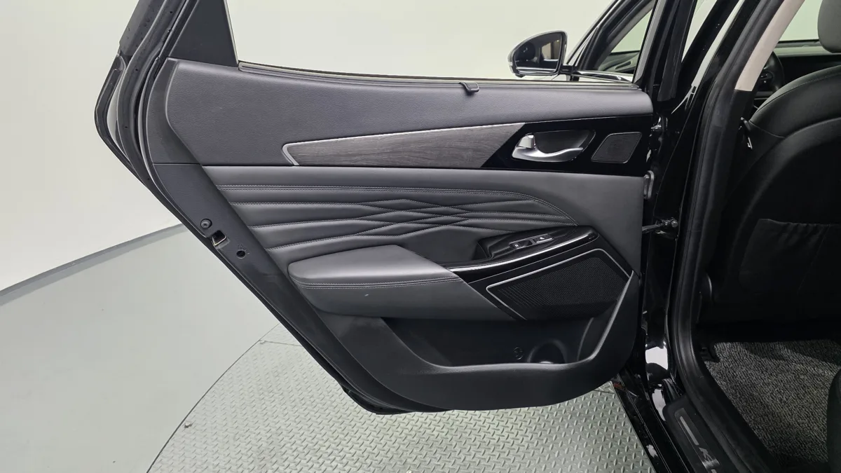 Kia K7 interior detail
