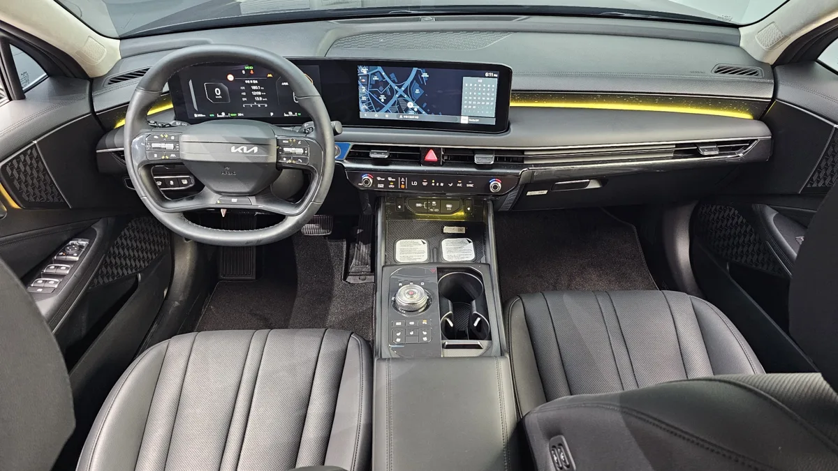 Kia K8 interior detail
