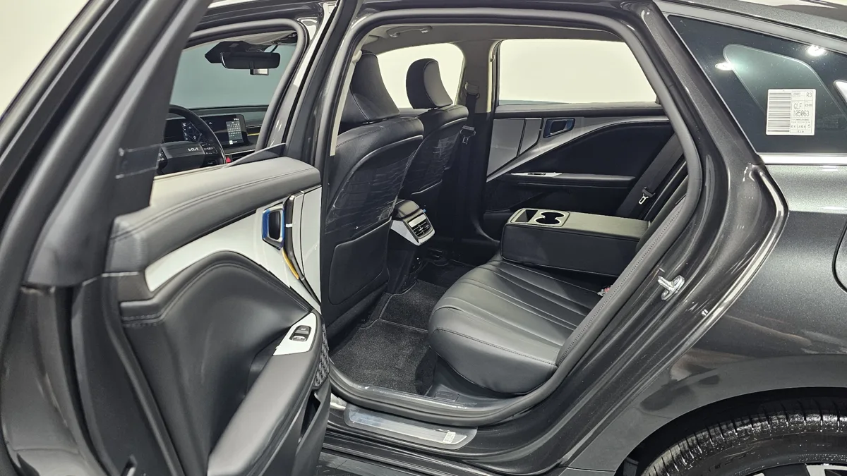 Kia K8 interior detail