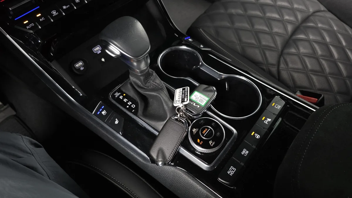 Kia Mohave interior detail