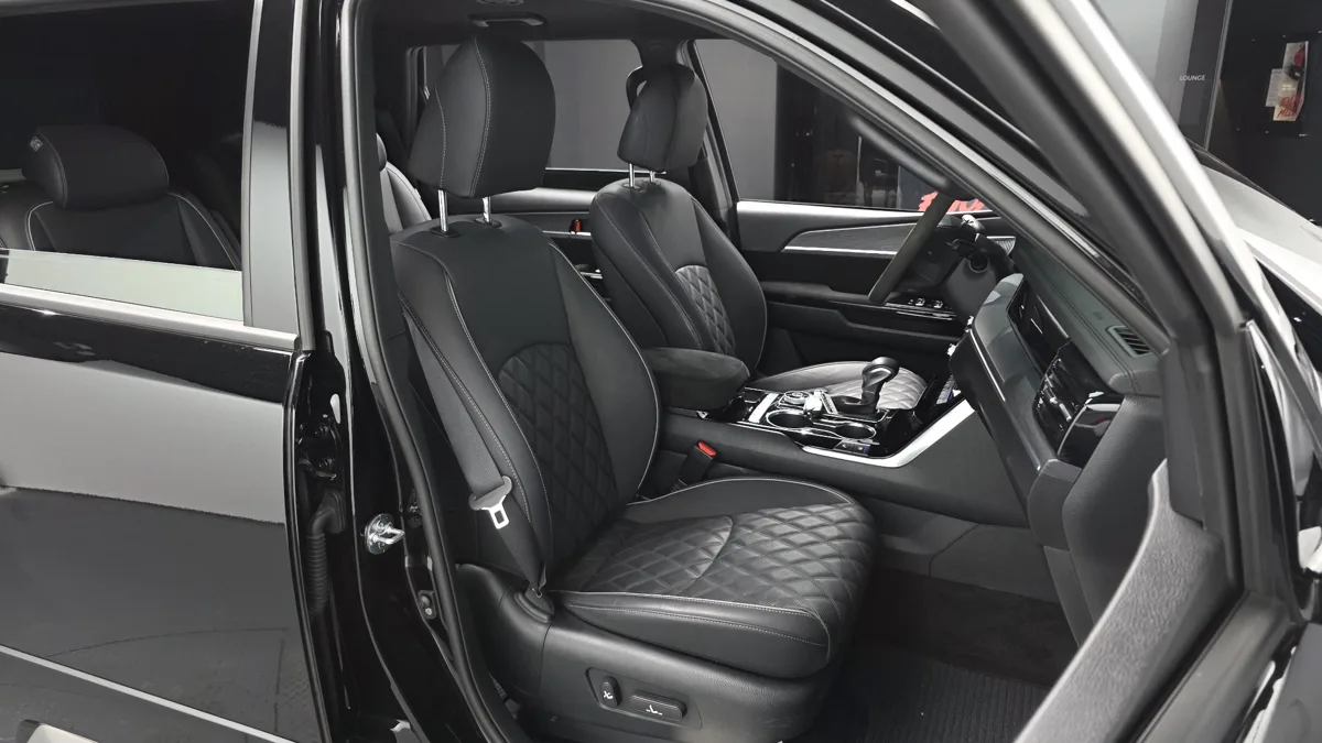 Kia Mohave interior detail