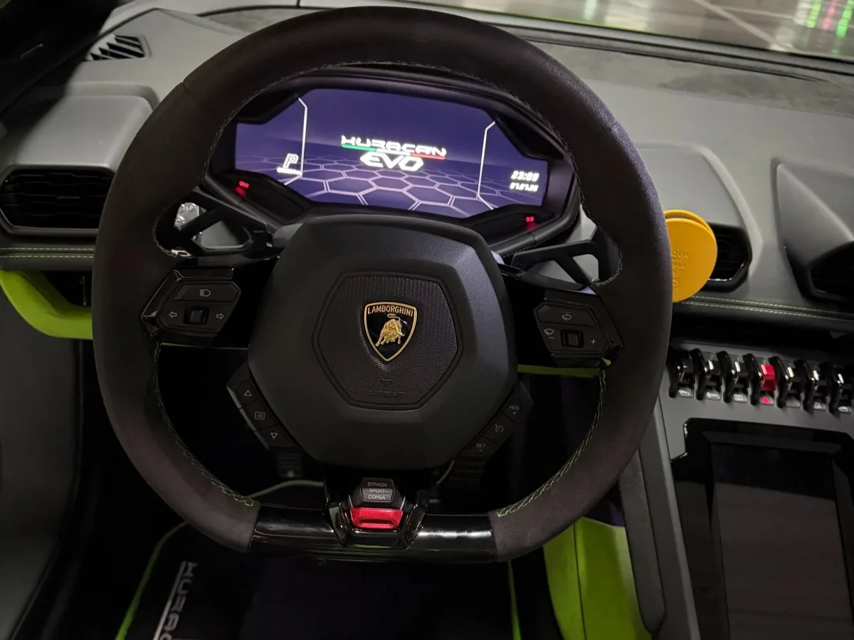 Lamborghini Huracan interior detail